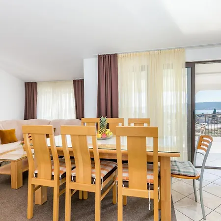 With Parking Space Kastel Stafilic, - 21948 Appartamento *