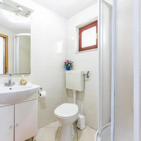 아파트 With Parking Space Kastel Stafilic, - 21948 *