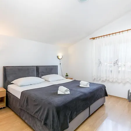 아파트 With Parking Space Kastel Stafilic, - 21948