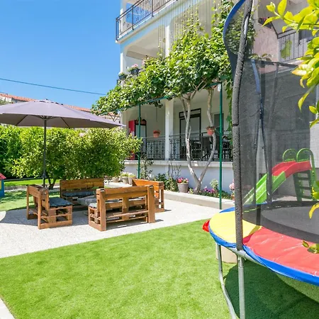 With Parking Space Kastel Stafilic, - 21948 아파트 *